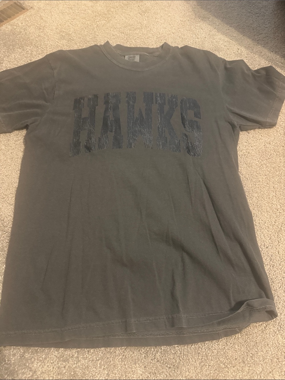 HAWKS Graphic Tee - dark gray womens Short Sleeve Shirt